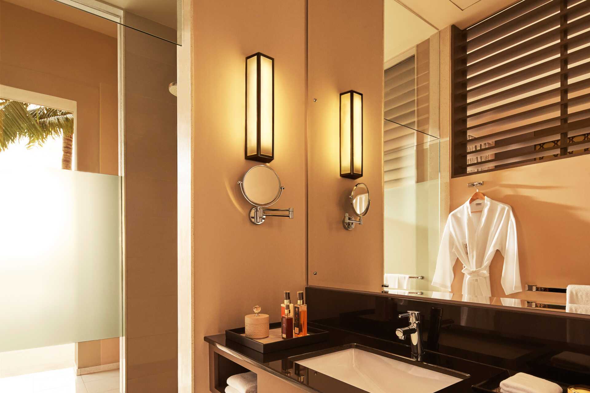 Deluxe-værelse på hotel Heritance Negombo i Sri Lanka.