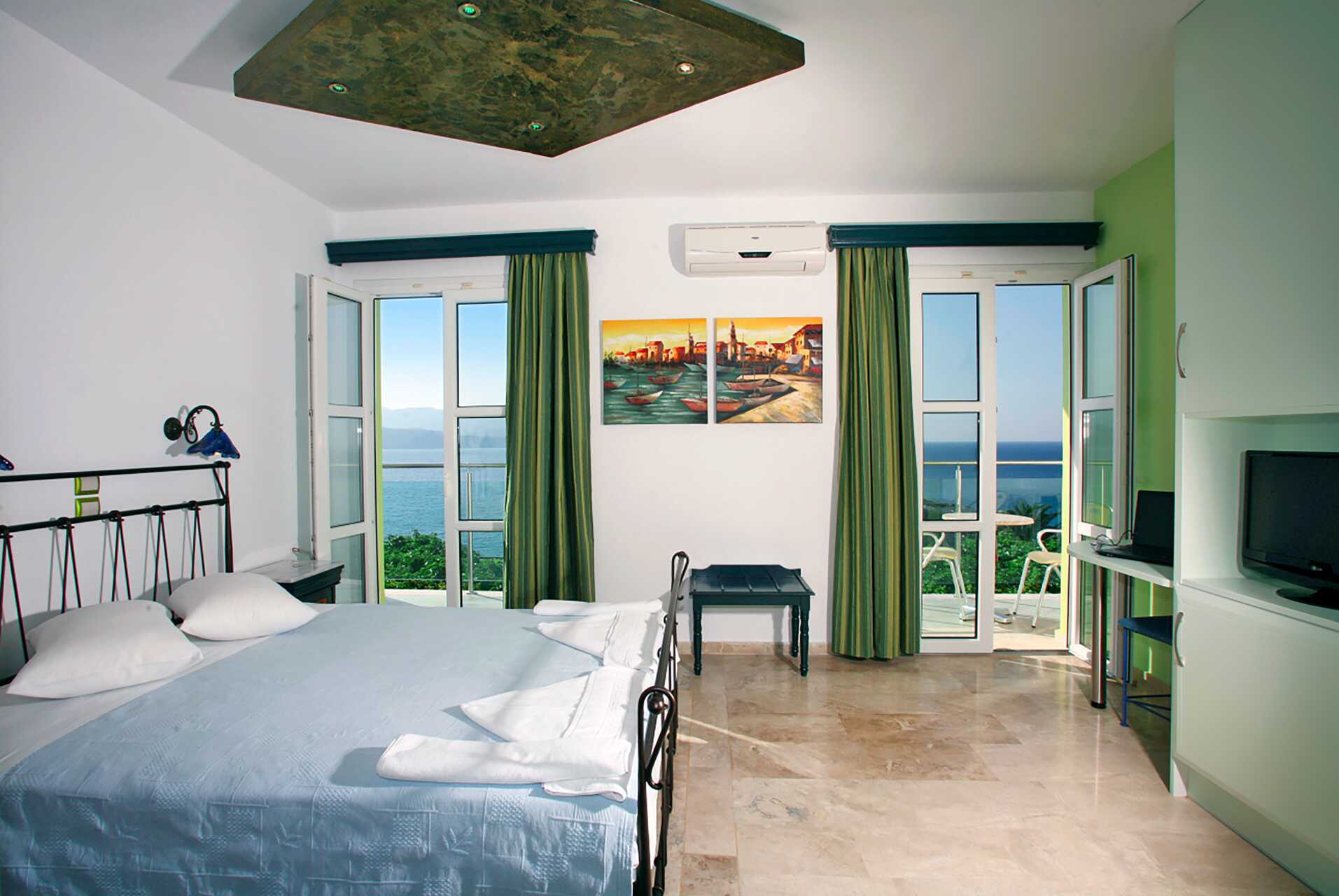 Deluxe-værelse på Hotel Princessa Riviera Resort på Samos, Grækenland.