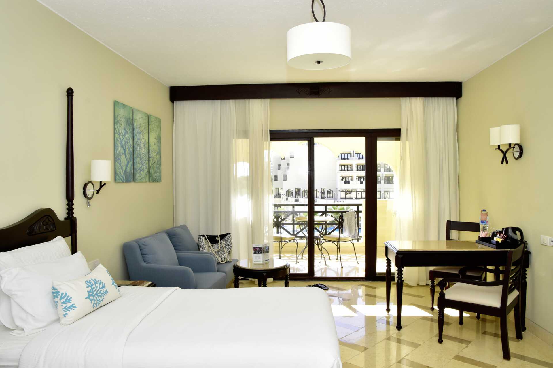 Deluxe-værelse på hotel Steigenberger Al Dau Beach i Hurghada, Egypten.