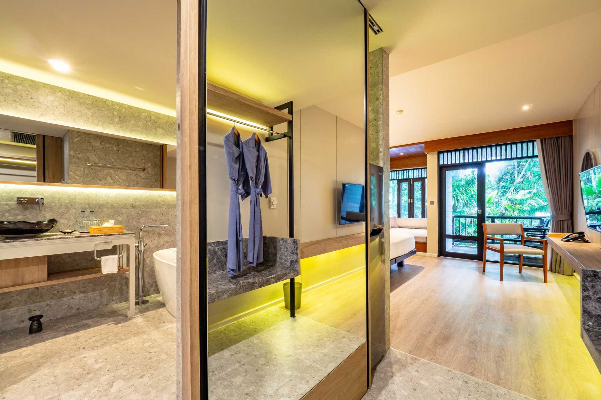 Deluxe-værelse på La Flora Khao Lak i Khao Lak, Thailand.