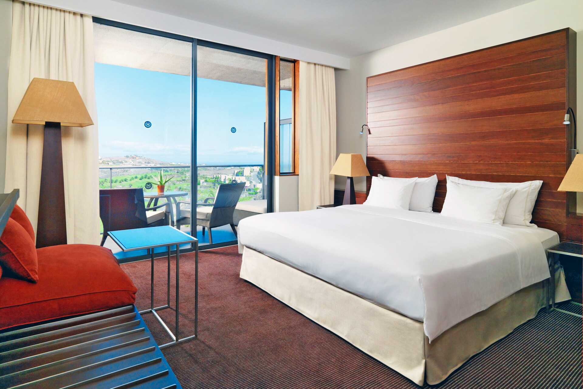 Deluxe-værelse på Sheraton Salobre Golf Resort & Spa på Gran Canaria, De Kanariske Øer.