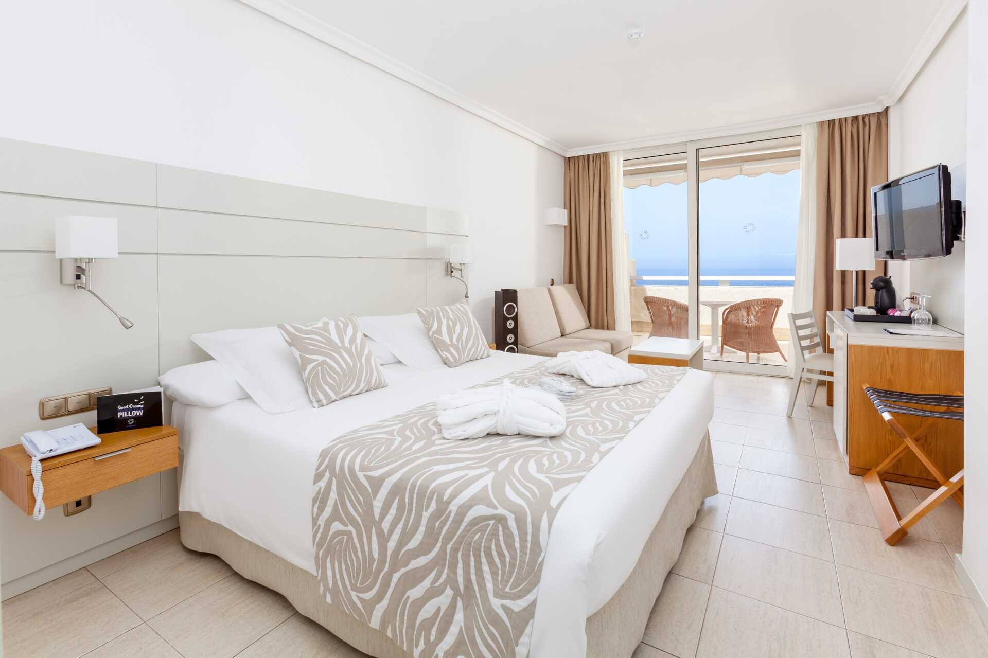 Deluxe-værelser på hotel Landmar Playa de la Arena på Tenerife, De Kanariske Øer.