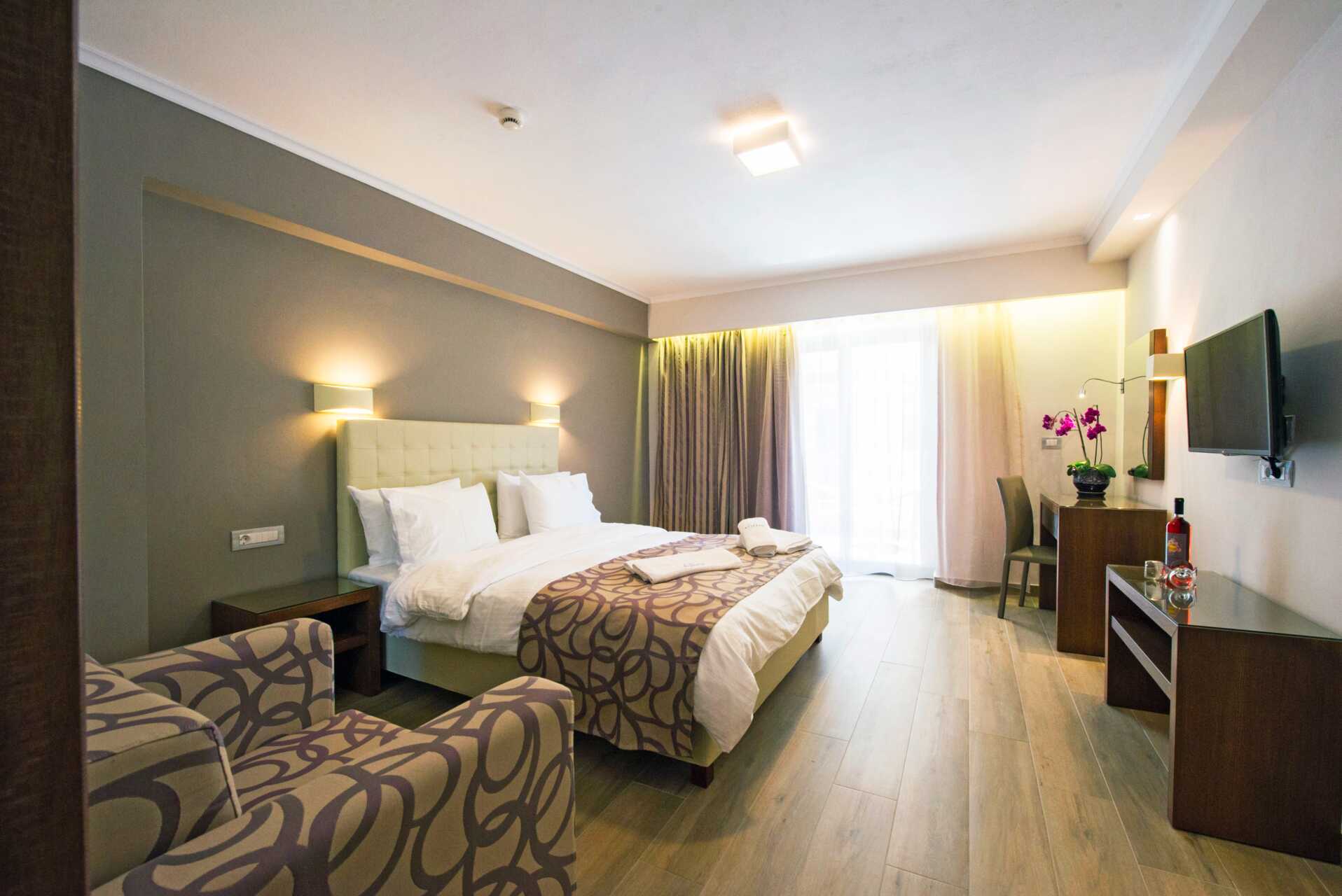 Deluxe-værelser på hoteller Adams i Parga, Grækenland.