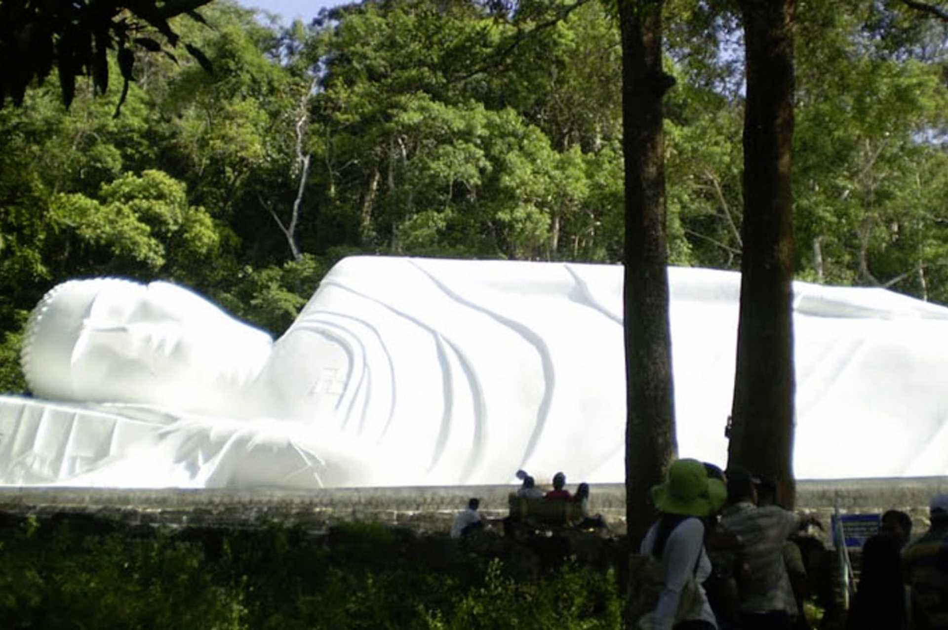 Den liggende Buddha - Taku Mountain
