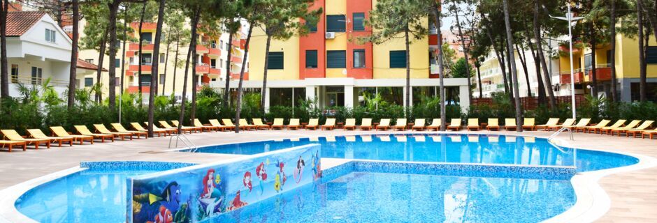 Pool på Diamma Resort, Durres Riviera i Albanien.