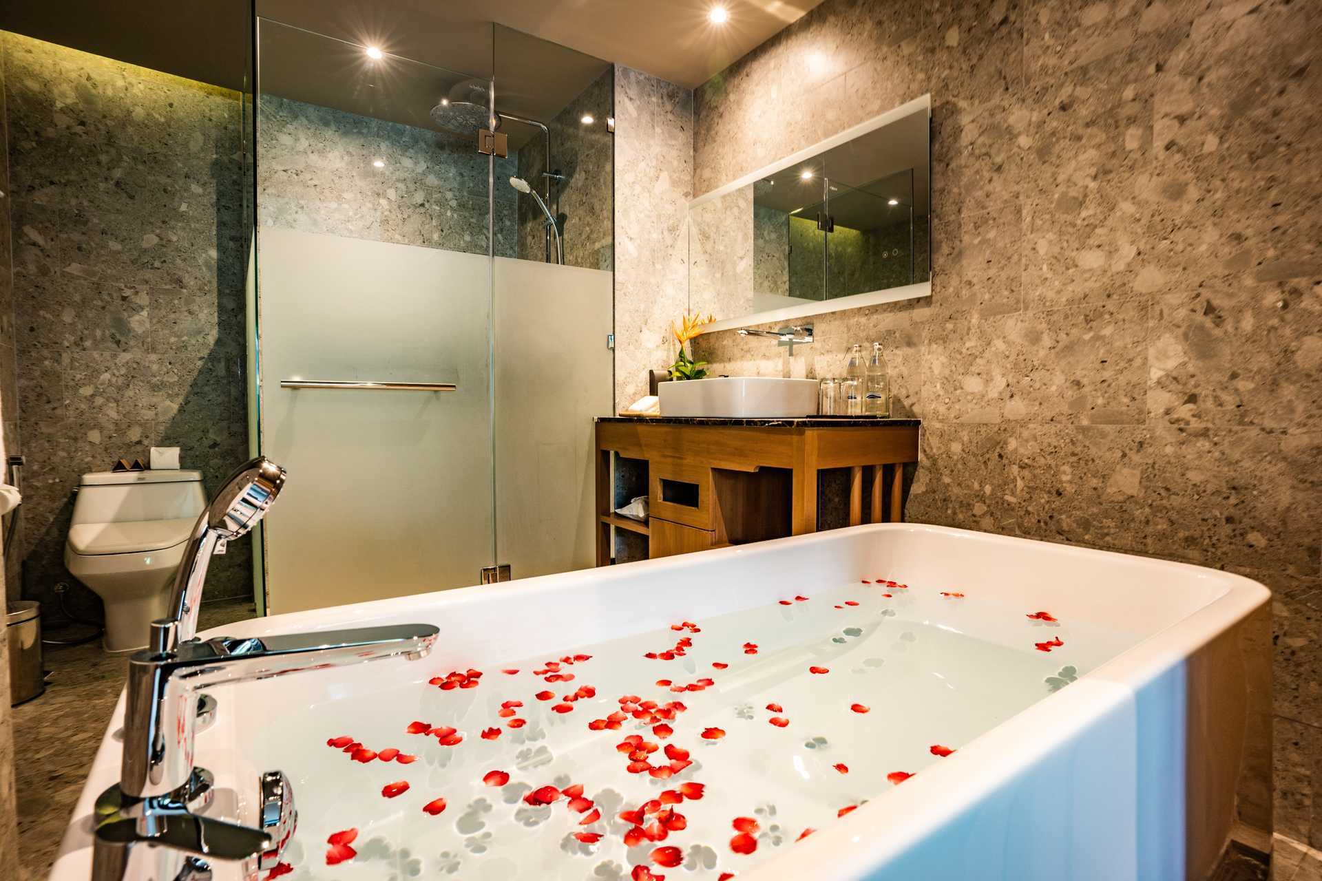 Dobbeltværelse med delt pool på La Flora Khao Lak i Khao Lak, Thailand.