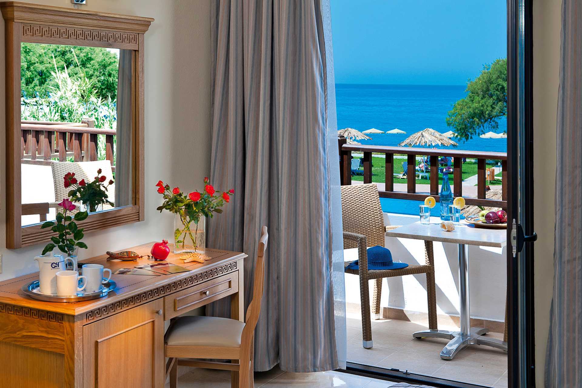 Dobbeltværelse med havudsigt på Geraniotis Beach i Platanias, Kreta, Grækenland.