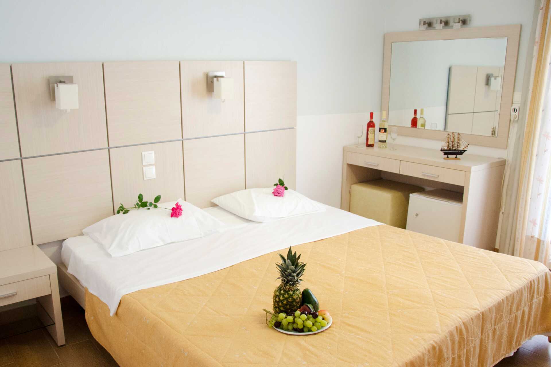 Dobbeltværelse på hotel Athos på Lefkada.