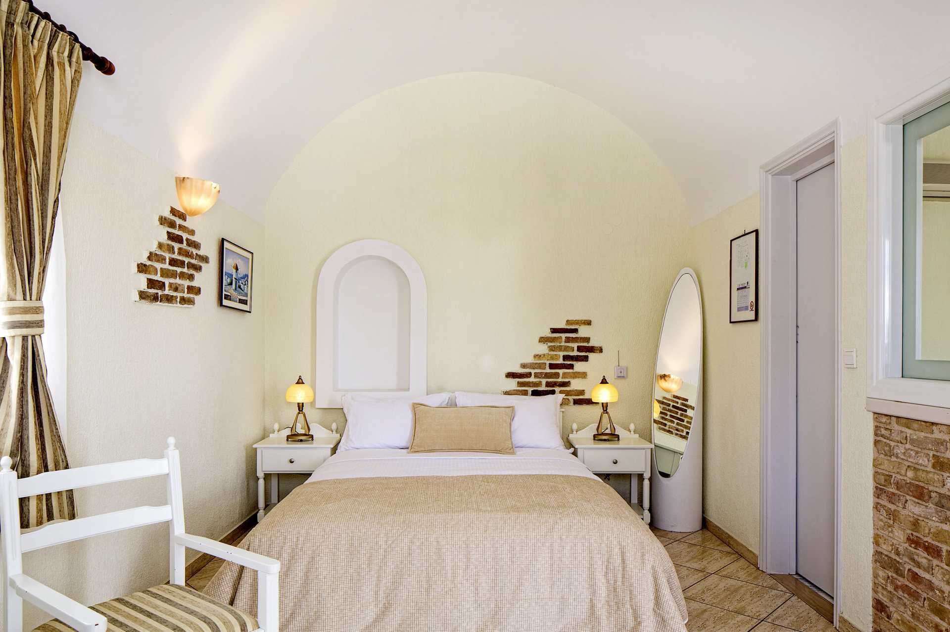 Dobbeltværelse på Hotel Contaratos Beach på Paros i Grækenland.