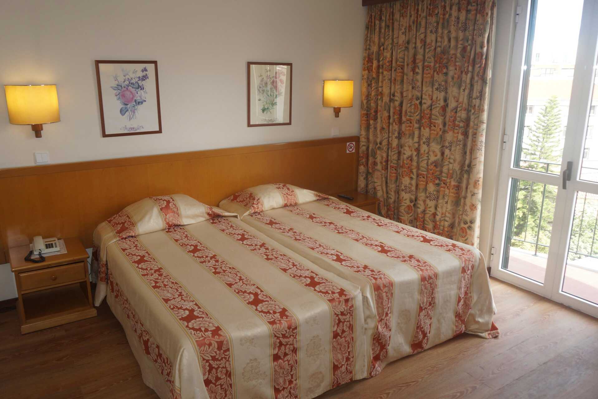 Dobbeltværelse på hotel Do Centro i Funchal, Madeira.