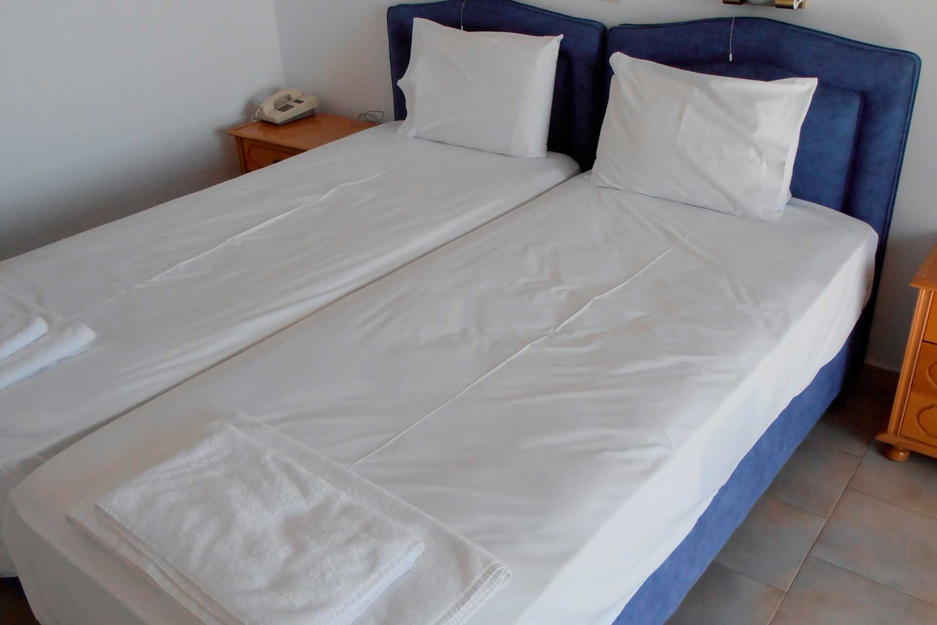 Dobbeltværelse på Hotel Mediterranean Beach på Karpathos.