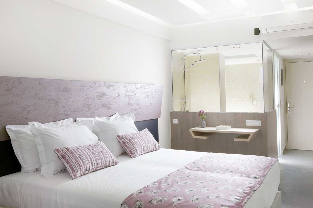 Dobbeltværelse på hotel Melrose i Rethymnon by på Kreta, Grækenland.