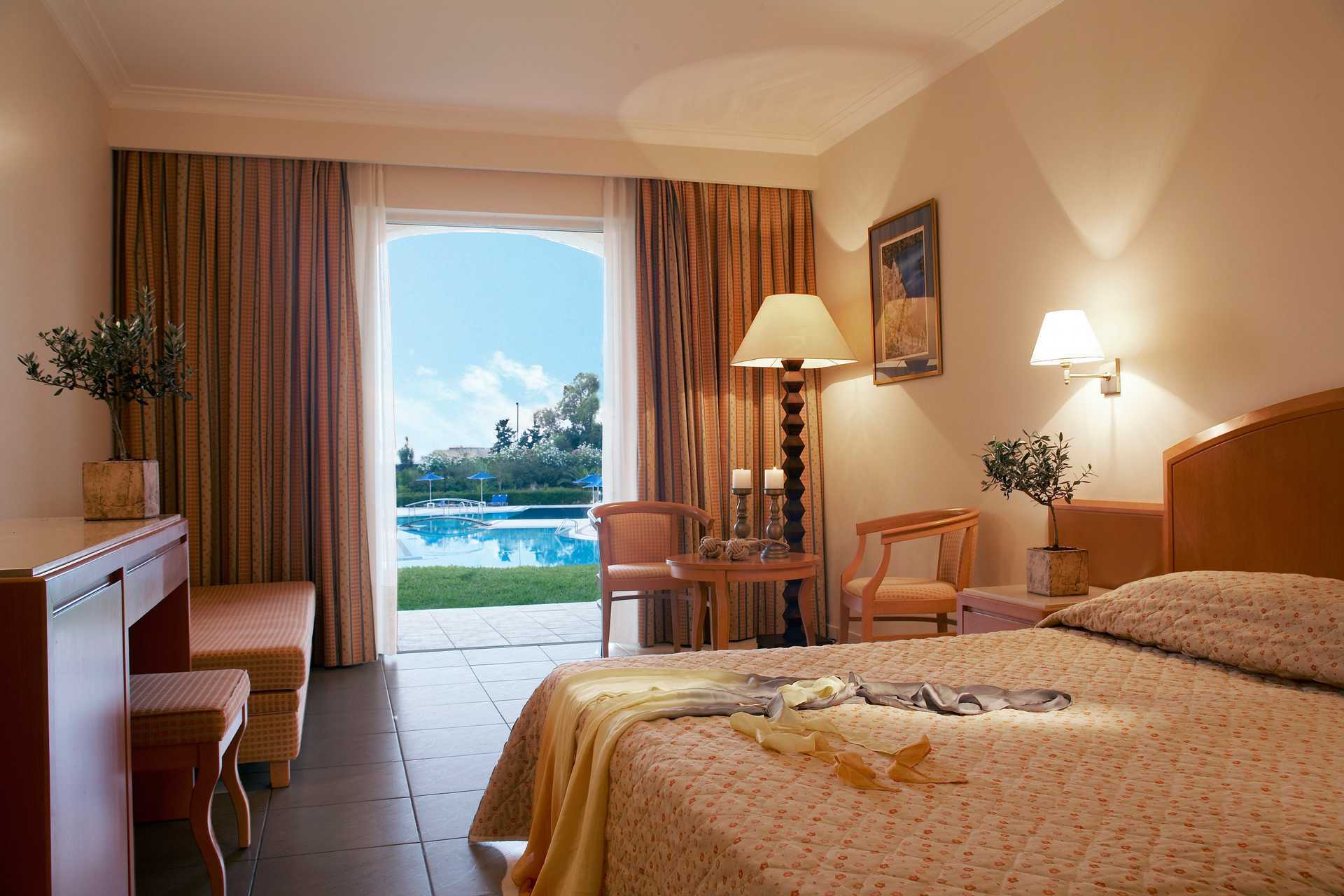 Dobbeltværelse på Hotel Pilot Beach på Kreta, Grækenland.