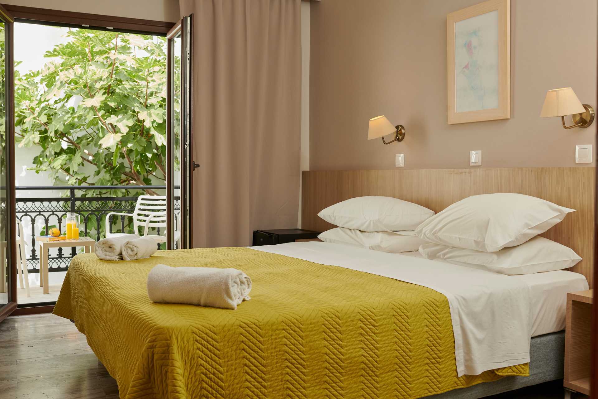 Dobbeltværelse på hotel Polixeni i Pythagorion på Samos, Grækenland.