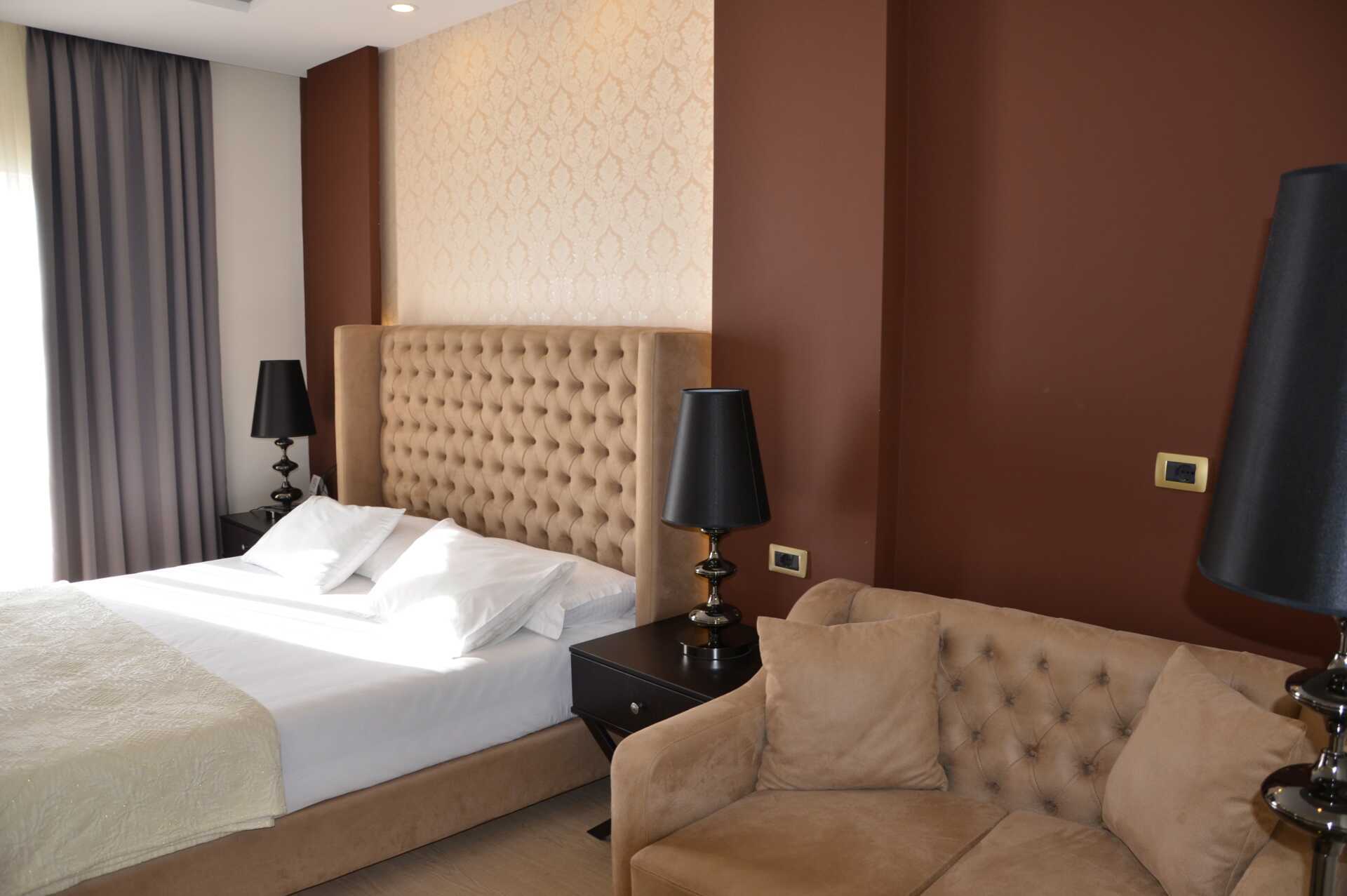 Dobbeltværelse på Hotel Sejko i Saranda, Albanien.