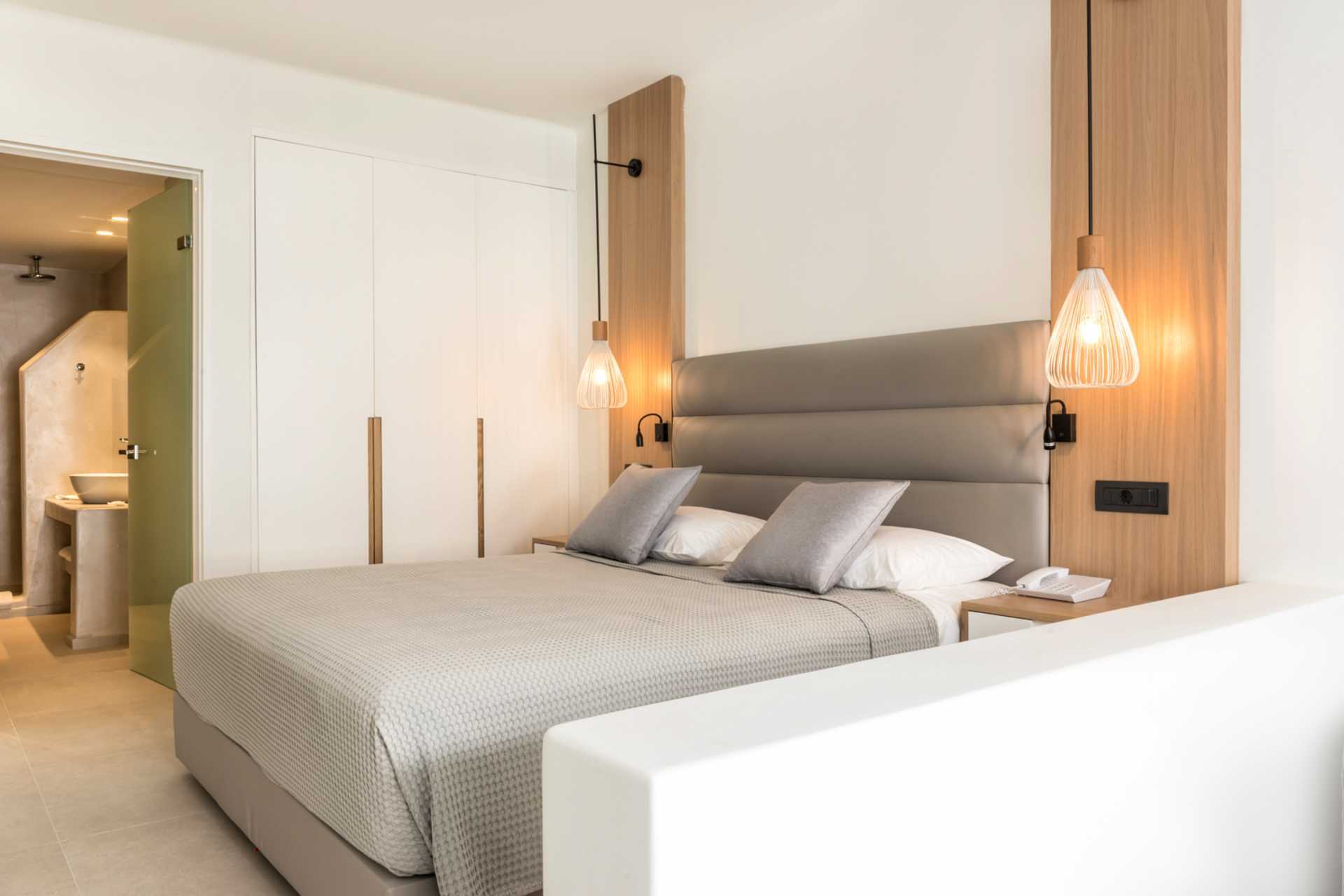 Dobbeltværelse på Hotel Strogili på Santorini, Grækenland.