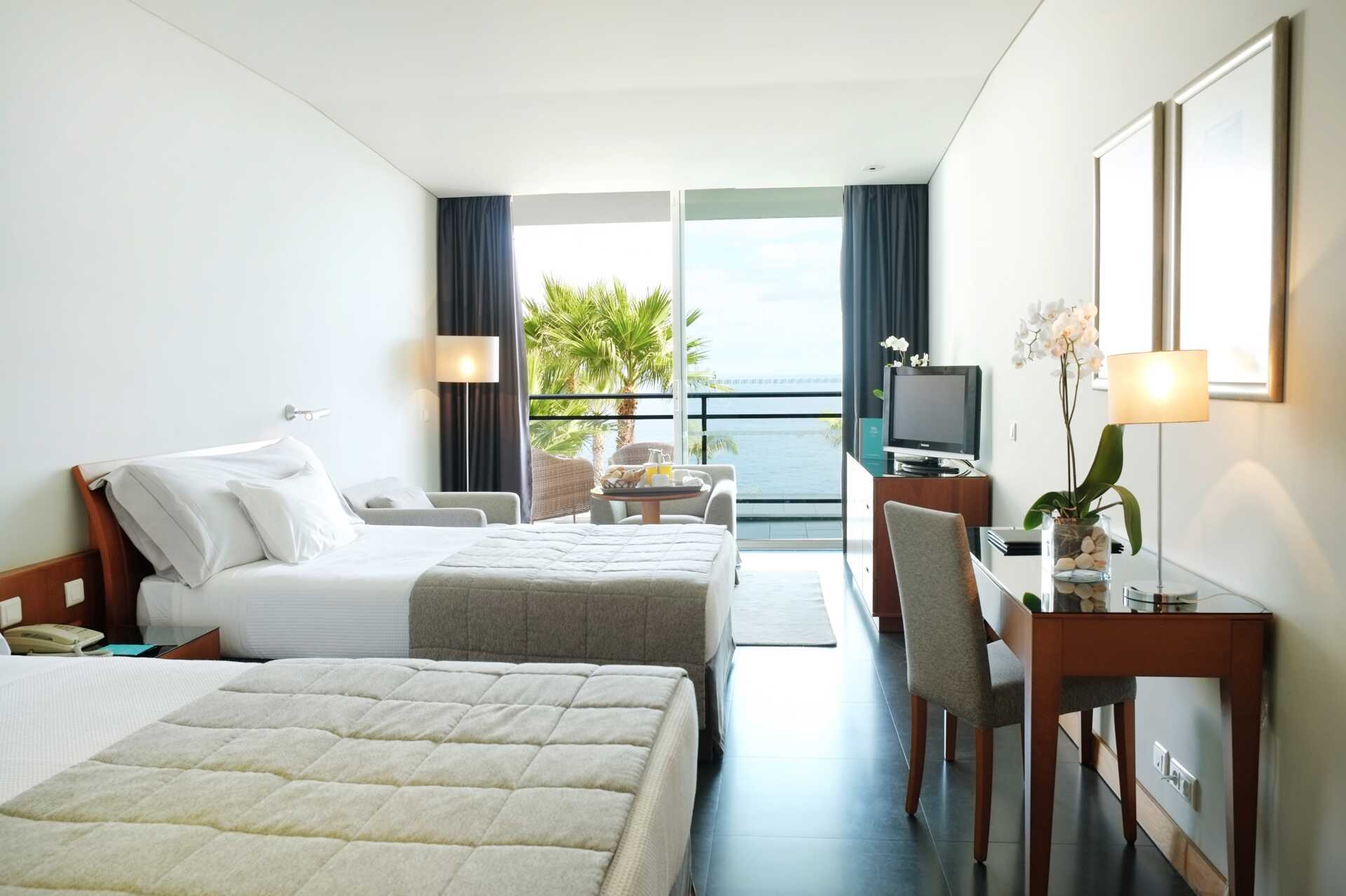 Dobbeltværelse på VIDAMAR Resorts Madeira, Portugal.