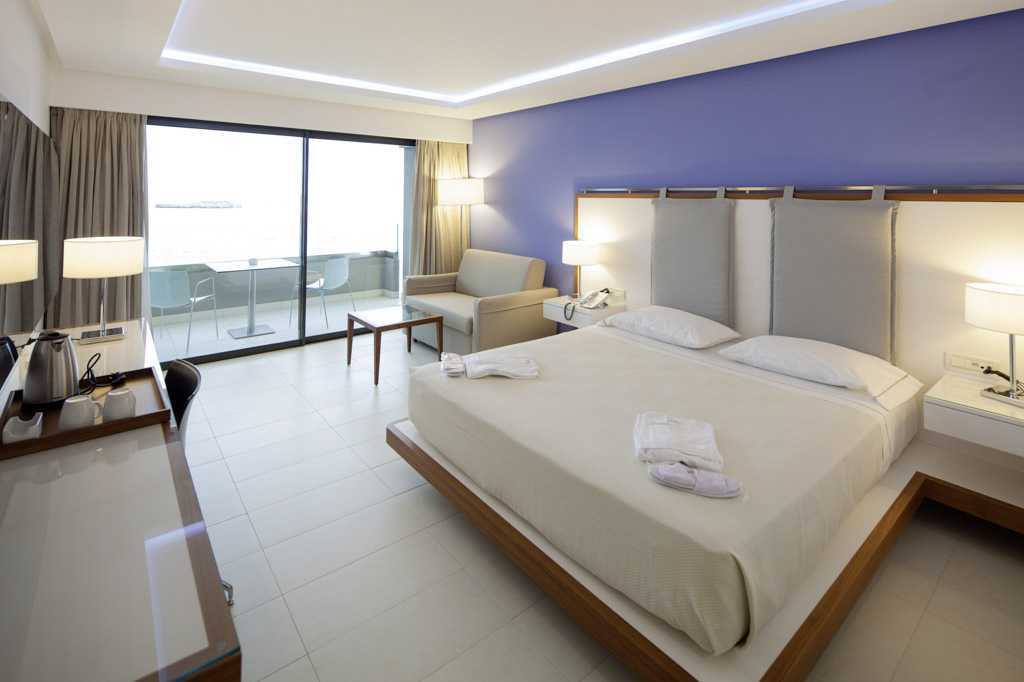 Dobbeltværelser på hotel Alimounda Mare på Karpathos, Grækenland.