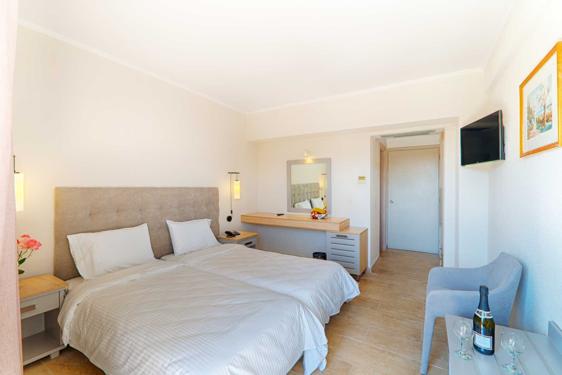 Dobbeltværelser på hotel Livadi Nafsika i Dassia på Korfu,