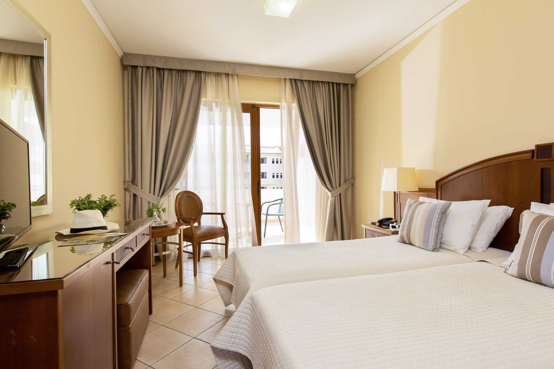 Dobbeltværelser på Theartemis Palace på Kreta, Grækenland.