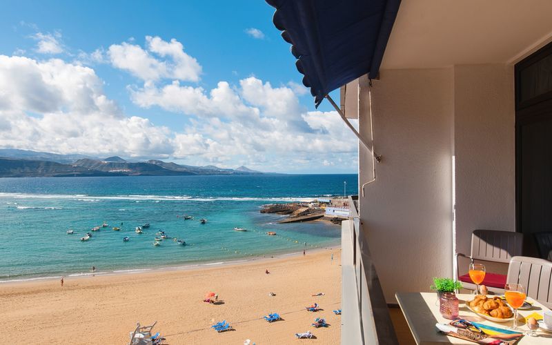Større 1-værelses lejlighed på Hotel Don Carlos i Las Palmas på Gran Canaria, De Kanariske Øer, Spanien.