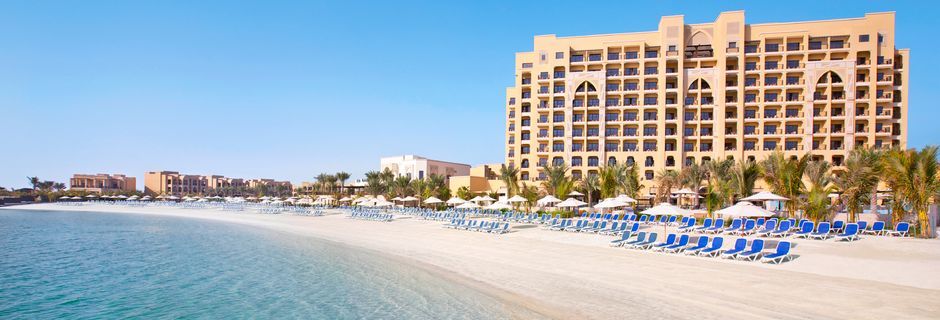 Stranden ved hotel Doubletree by Hilton Marjan Island i Ras al Khaimah, De Forenede Arabiske Emirater.