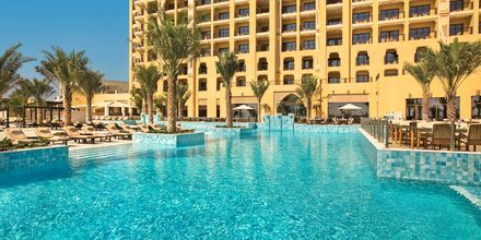 Poolområdet på hotel Doubletree by Hilton Marjan Island i Ras al Khaimah, De Forenede Arabiske Emirater.