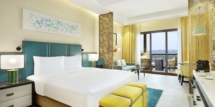 Club-værelser på hotel Doubletree by Hilton Marjan Island i Ras al Khaimah, De Forenede Arabiske Emirater.