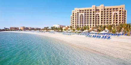 Stranden ved hotel Doubletree by Hilton Marjan Island i Ras al Khaimah, De Forenede Arabiske Emirater.