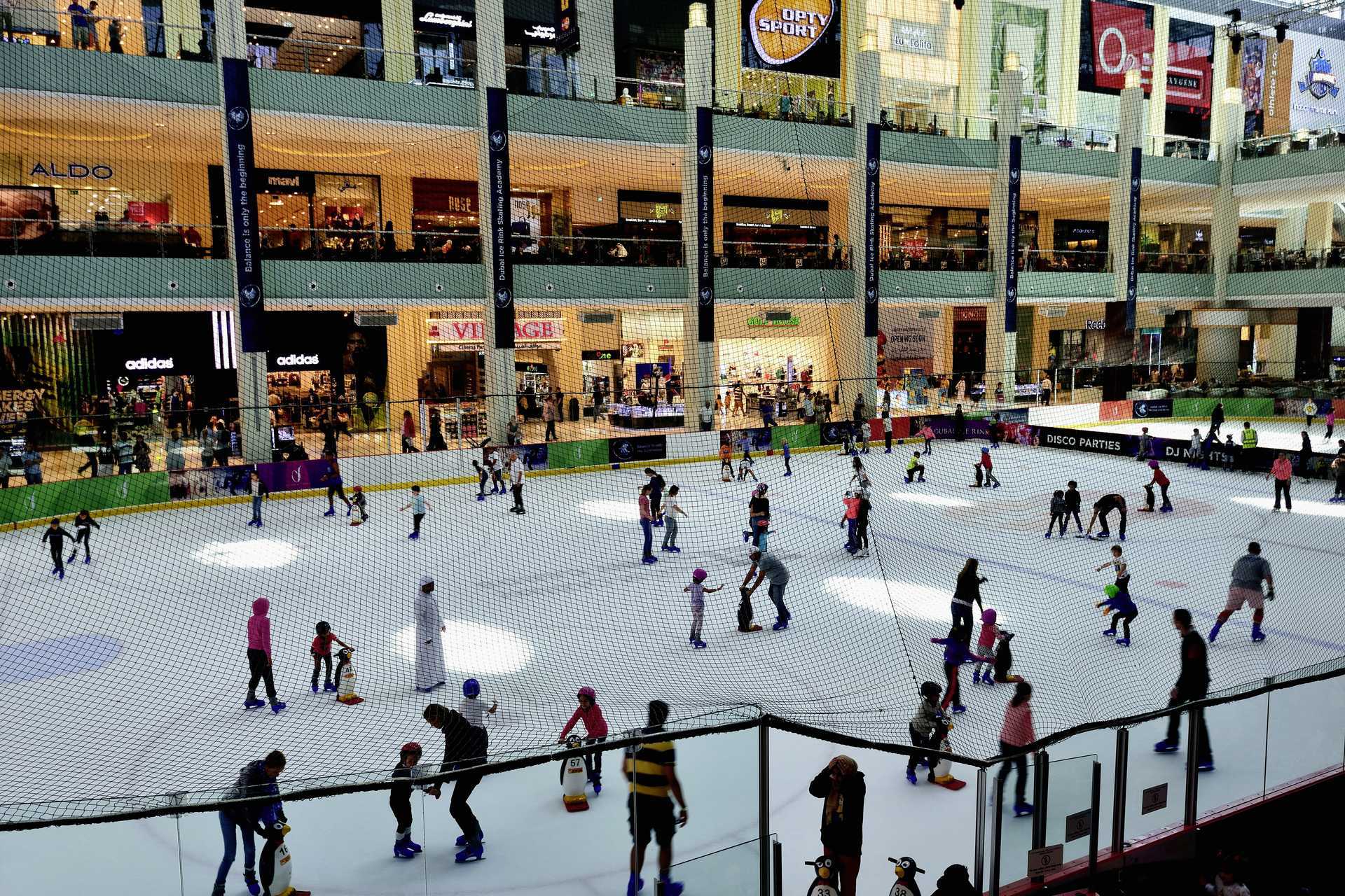 Skøjtebanen i shoppingcentret Dubai Mall i De Forenede Arabiske Emirater.