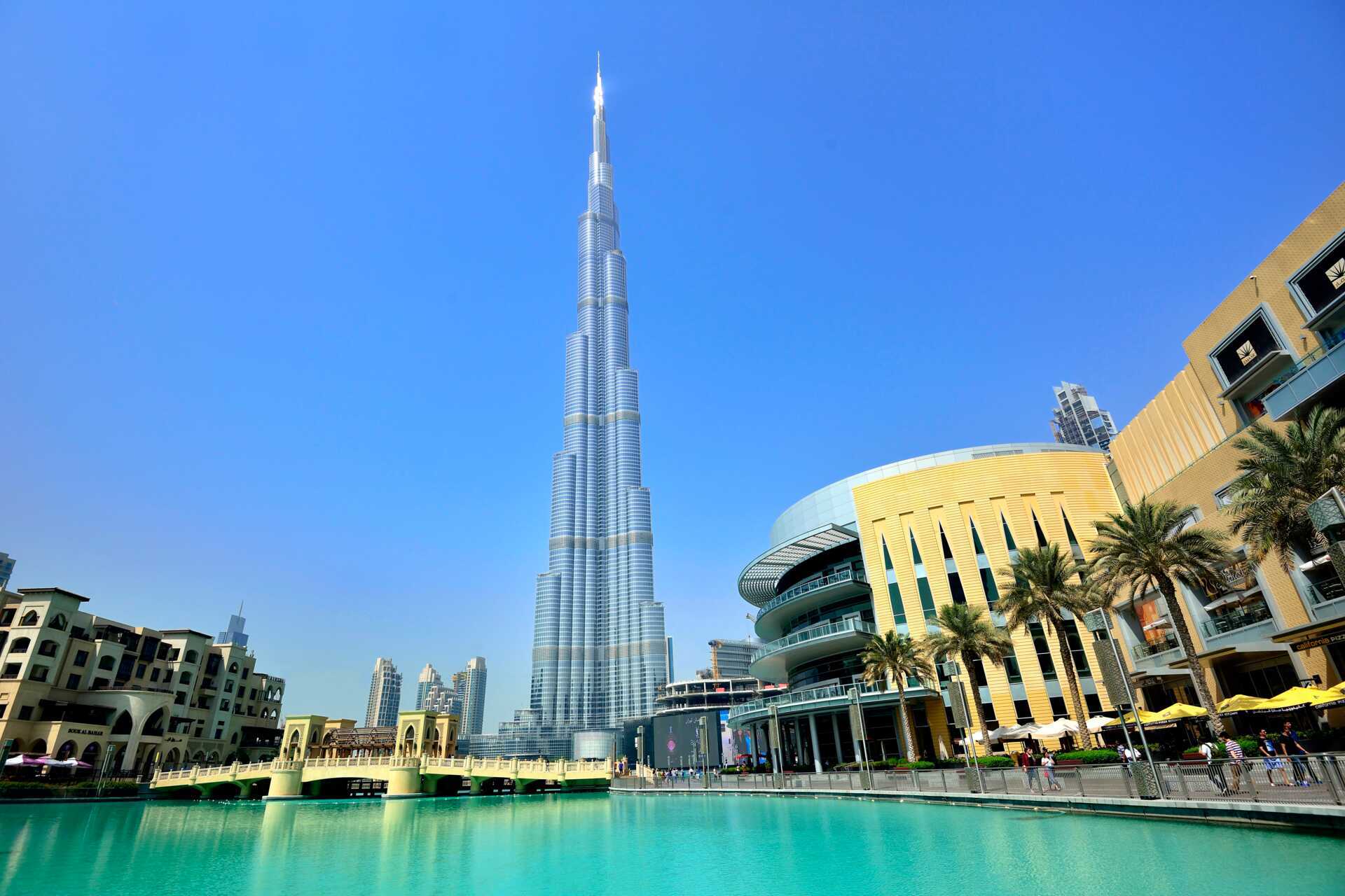 Burj Khalifa, verdens højeste bygning, og Dubao Mall som ligger i Dubai Downtown ca. 20 km fra Barsha Heights.
