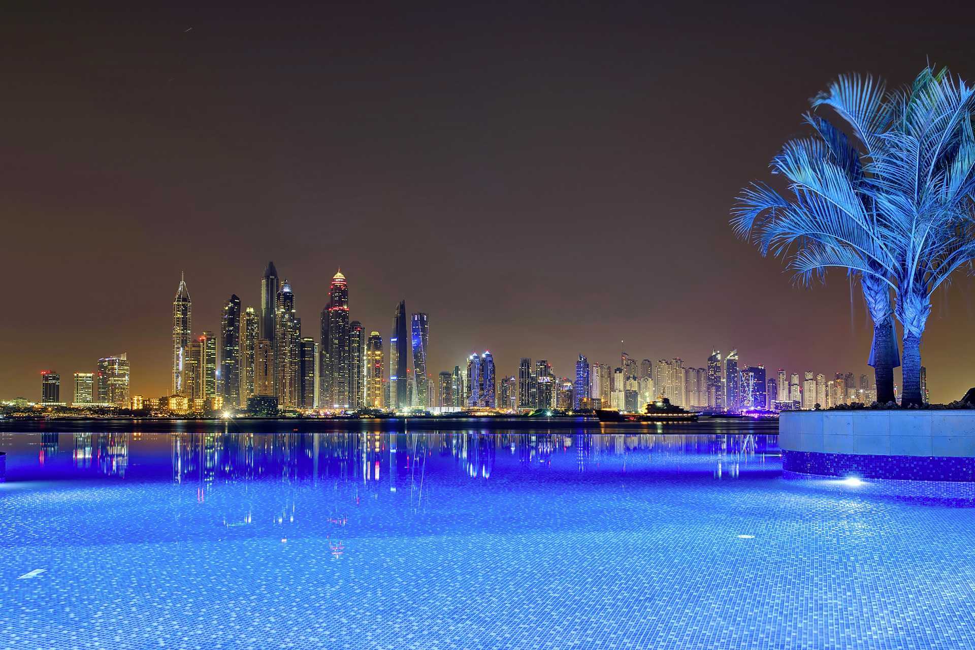 Pool på Dukes The Palm, et Royal Hideaway Hotel på Dubai Palm Jumeirah, De Forenede Arabiske Emirater.