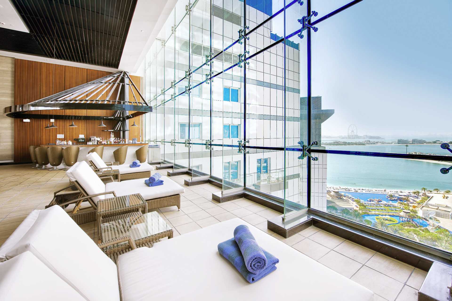 Indendørs pool på Dukes The Palm, et Royal Hideaway Hotel på Dubai Palm Jumeirah, De Forenede Arabiske Emirater.