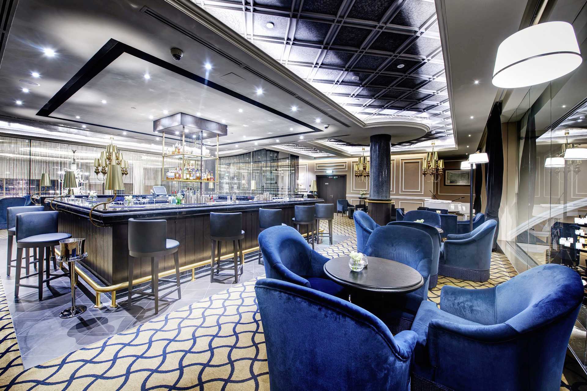 Bar på Dukes The Palm, et Royal Hideaway Hotel på Dubai Palm Jumeirah, De Forenede Arabiske Emirater.