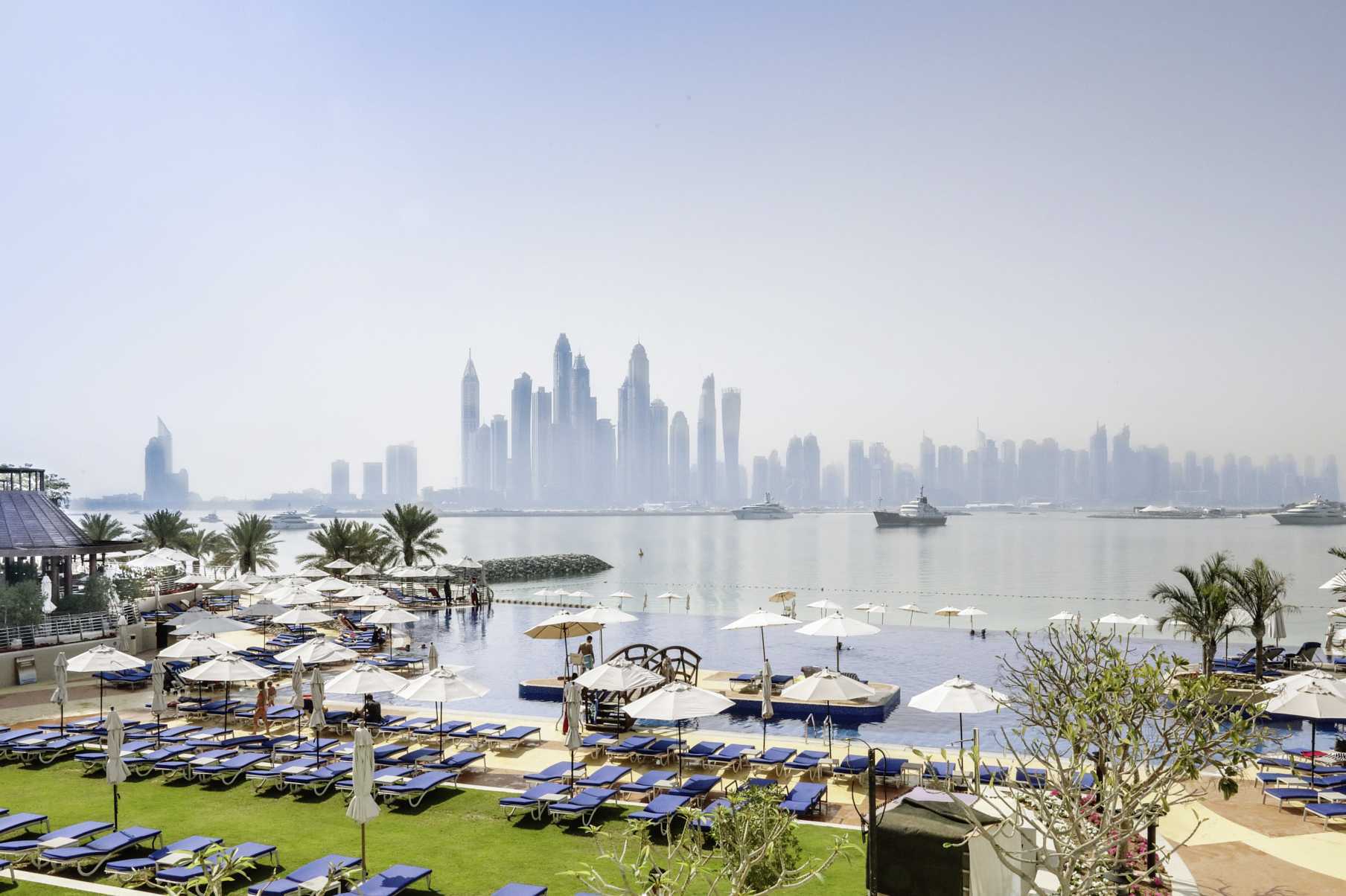 Hotel Dukes The Palm, et Royal Hideaway Hotel på Dubai Palm Jumeirah, De Forenede Arabiske Emirater.