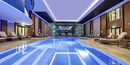 Indendørs pool på Hotel Dukes The Palm på Dubai Palm Jumeirah