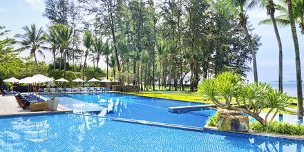 Poolområde på Hotel Dusit Thani Beach Resort i Klong Muang på Krabi, Thailand.