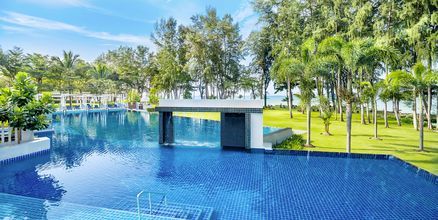 Poolområde på Hotel Dusit Thani Beach Resort i Klong Muang på Krabi, Thailand.