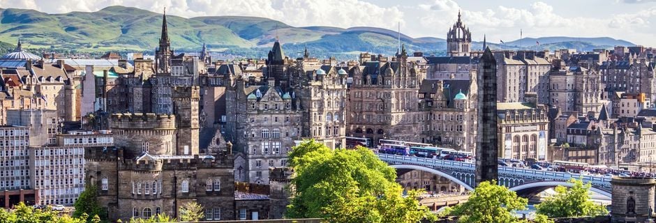 Edinburgh er opdelt i to dele, Old Town og New Town. Begge dele er flere hundrede år gamle.