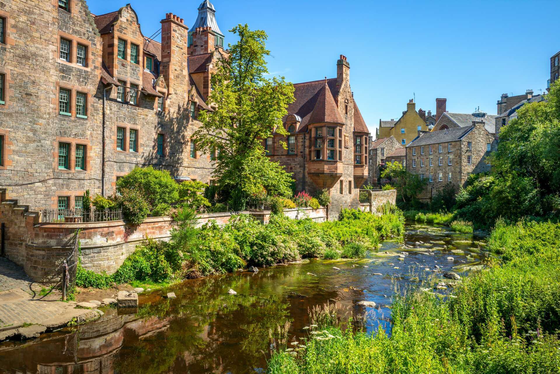 Det hyggelige område Dean Village i Edinburgh.