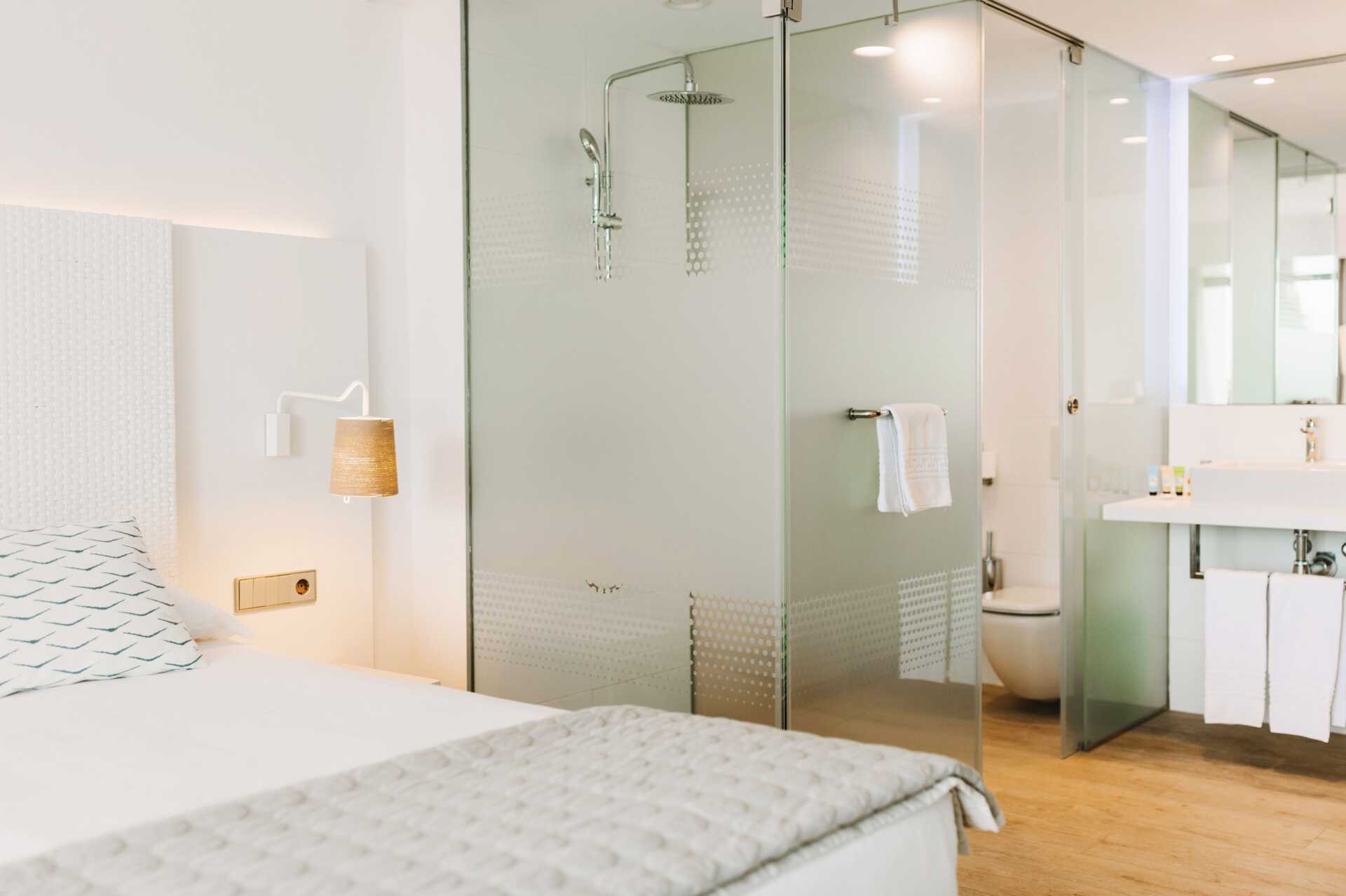 Eksempel på hvordan badeværelserne ser ud på hotel Don Gregory by Dunas.