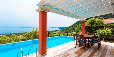 Pool på Hotel Villa Eleonas i Votsalakia på Samos