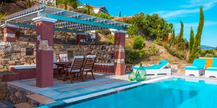 Pool på Hotel Villa Eleonas i Votsalakia på Samos