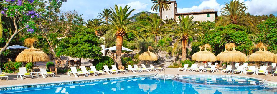 Poolområde på Hotel Es Port i Puerto Soller på Mallorca, Spanien
