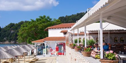 Strandrestauranten på hotel Esperides på Skiathos, Grækenland.