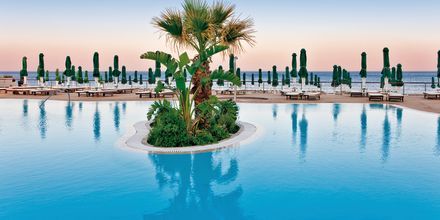 Poolområdet på Hotel Esperos Mare på Rhodos, Grækenland