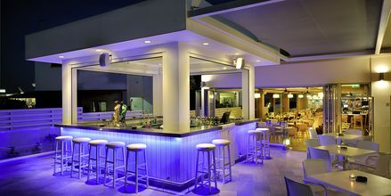 Poolbaren på Hotel EuroNapa i Ayia Napa, Cypern.