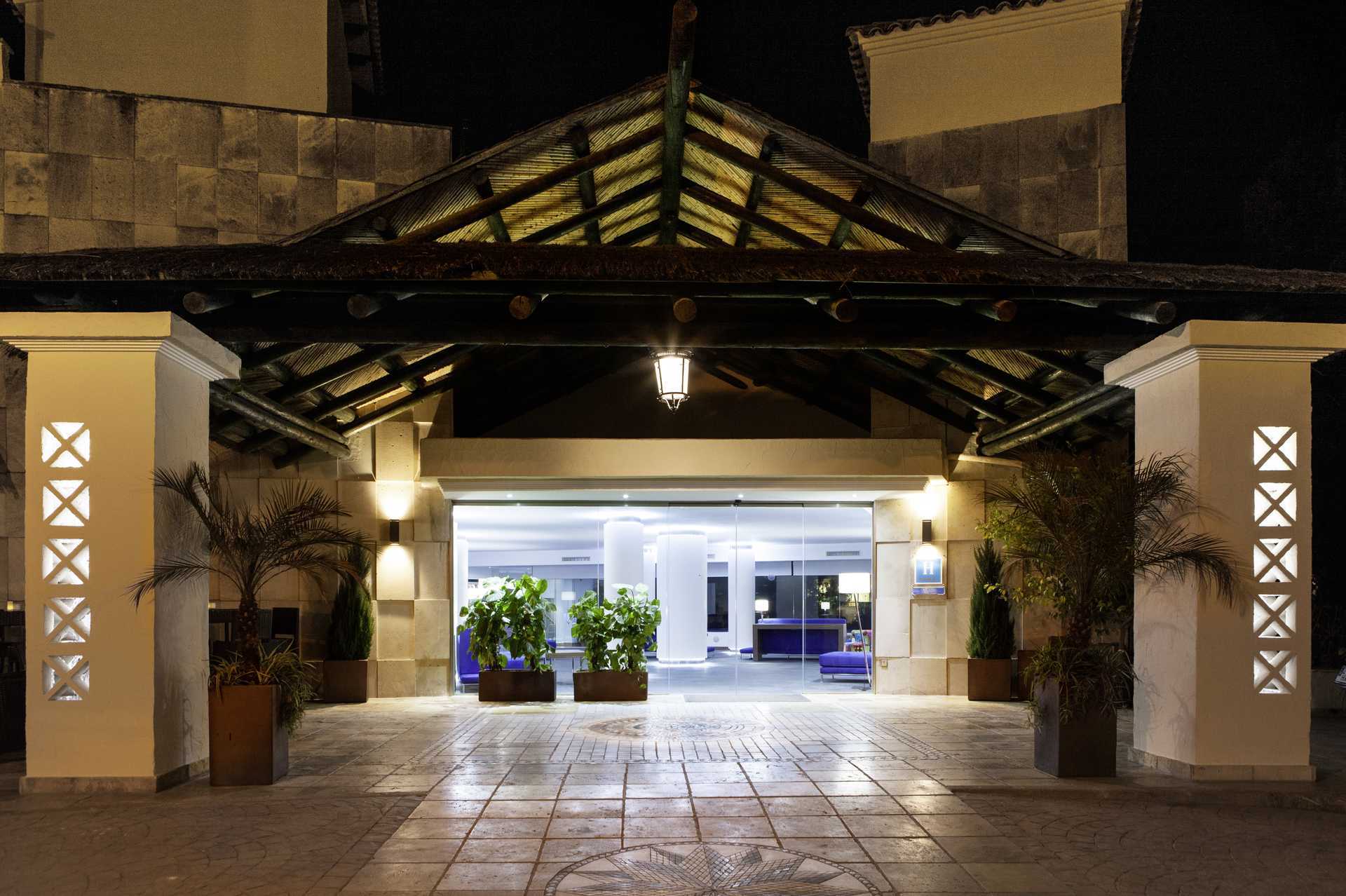 Indgangen til Europe Playa Marina i Illetas på Mallorca.