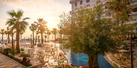 Pool på Hotel Fafa Grand Blue i Durres Riviera i Albanien.