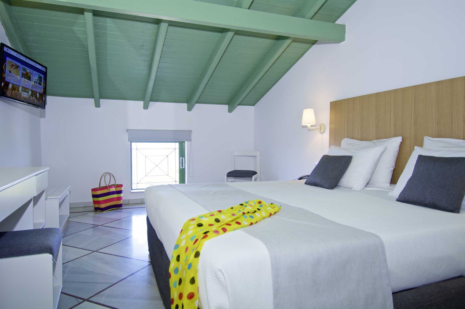 Familie-værelse på hotel Samaina Inn i Karlovassi på Samos.